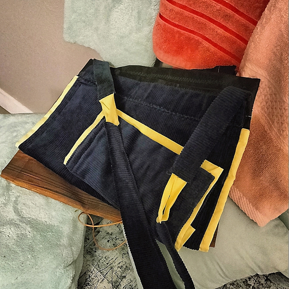 Handbags - Picture 2 of 5